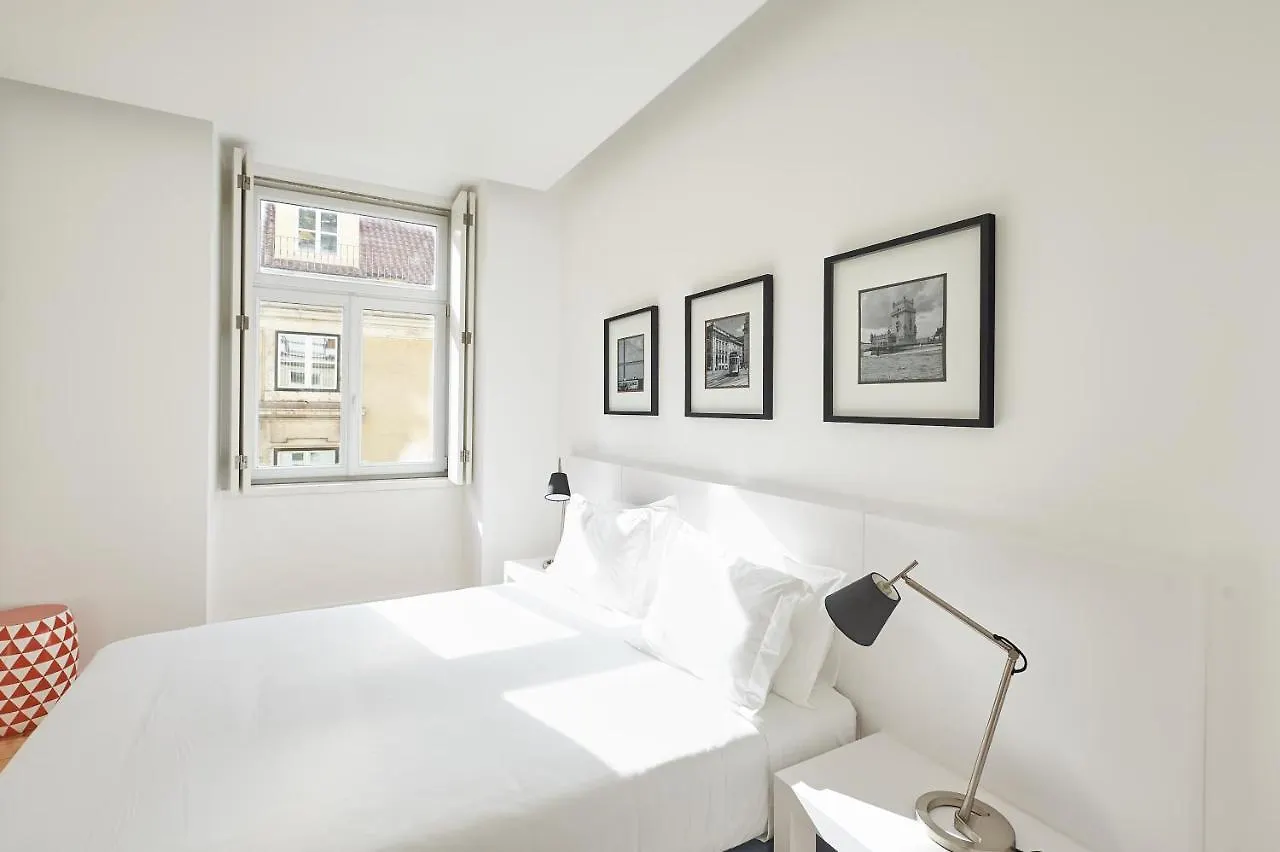 Hello Lisbon Terreiro Do Paco Apartments 0*,